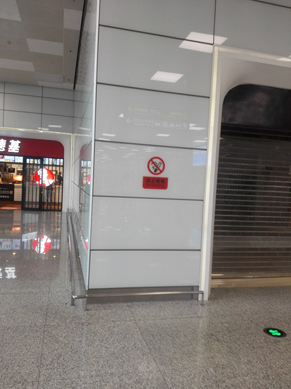 建筑、家具和家電鋼化玻璃油墨在室內(nèi)隔斷上的運用
